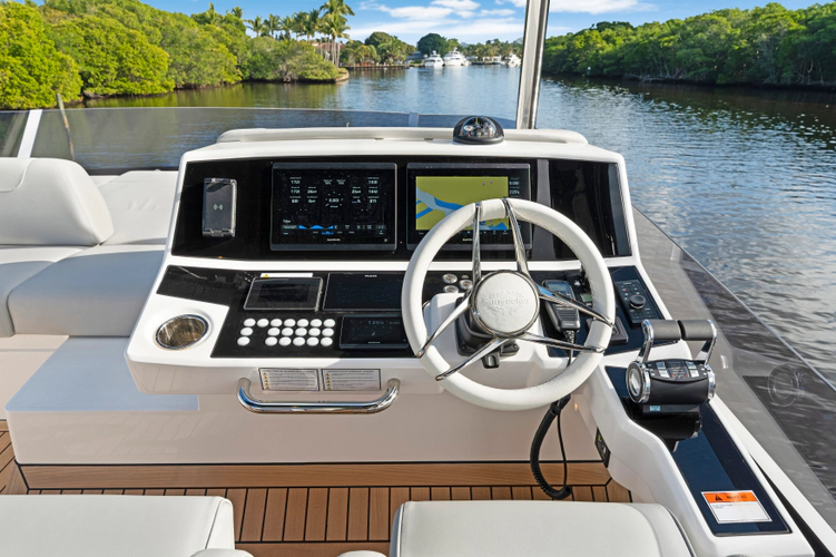 Manhattan 55 Yacht Photos Pics 