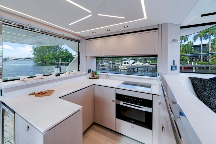 Manhattan 55 Yacht Photos Pics 