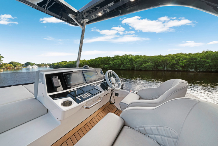 Manhattan 55 Yacht Photos Pics 