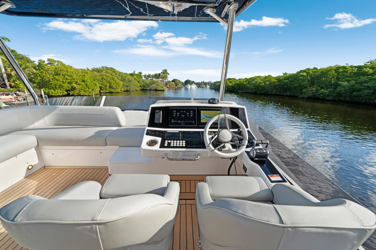 Manhattan 55 Yacht Photos Pics 