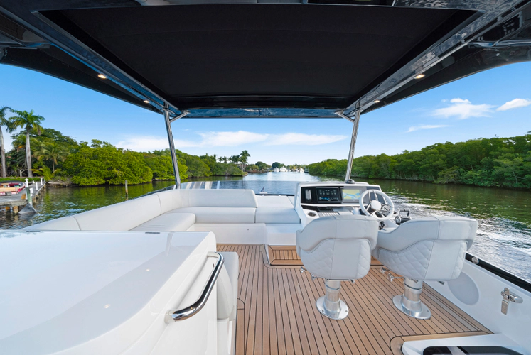 Manhattan 55 Yacht Photos Pics 