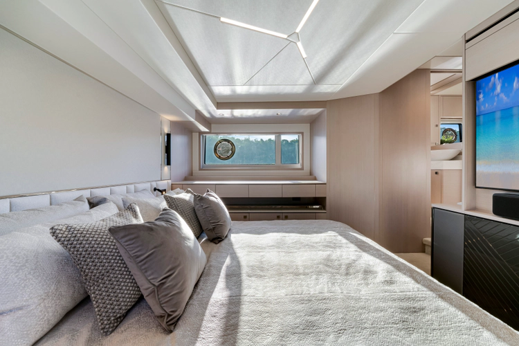 Manhattan 55 Yacht Photos Pics 