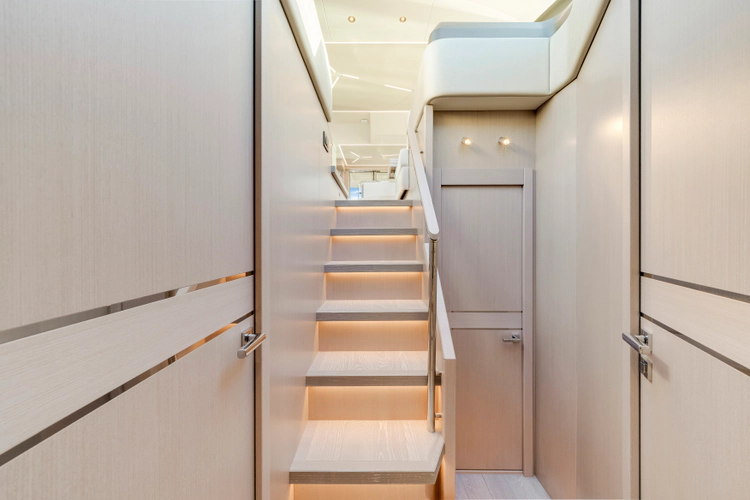 Manhattan 55 Yacht Photos Pics 