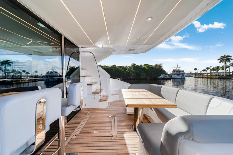 Manhattan 55 Yacht Photos Pics 