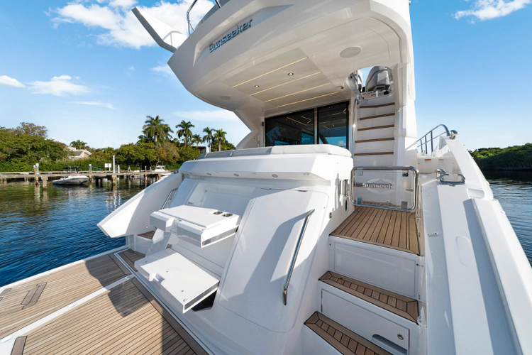 Manhattan 55 Yacht Photos Pics 