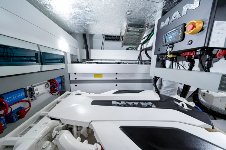 Manhattan 55 Yacht Photos Pics 