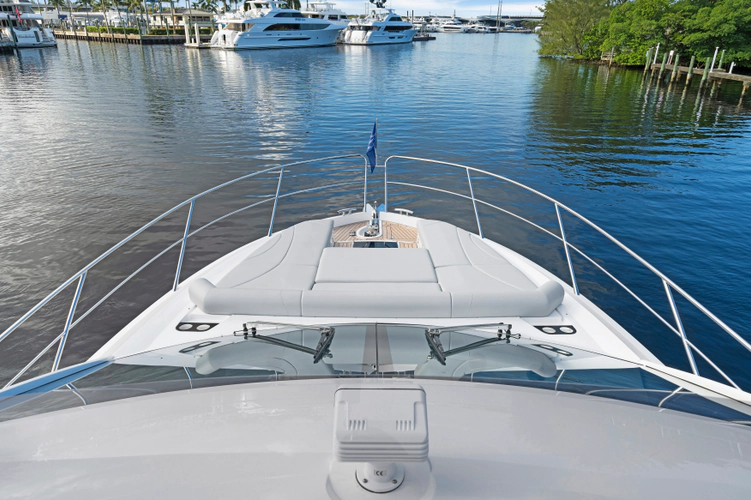 Manhattan 55 Yacht Photos Pics 