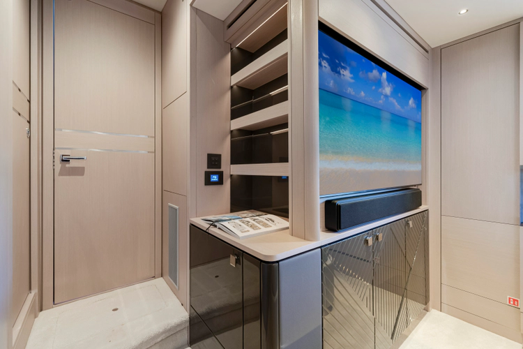 Manhattan 55 Yacht Photos Pics 