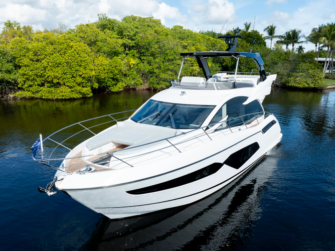 Manhattan 55 Yacht Photos Pics 