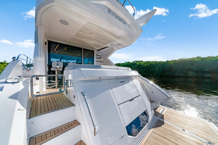 Manhattan 55 Yacht Photos Pics 