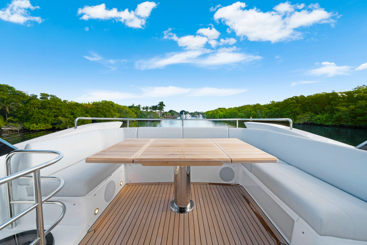 Manhattan 55 Yacht Photos Pics 