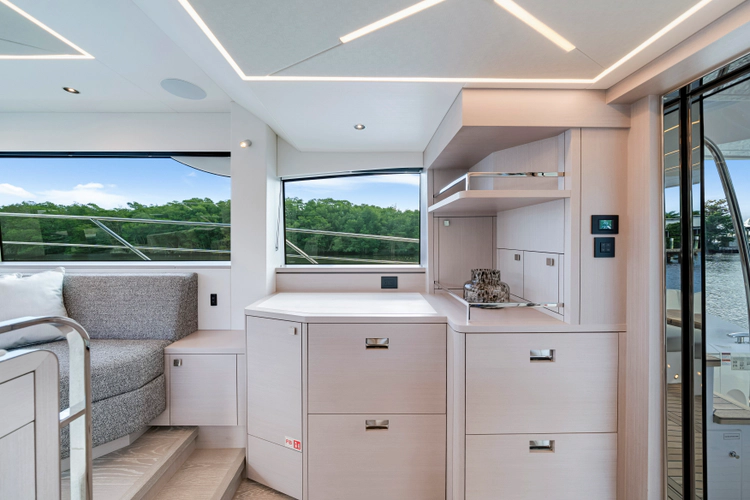 Manhattan 55 Yacht Photos Pics 