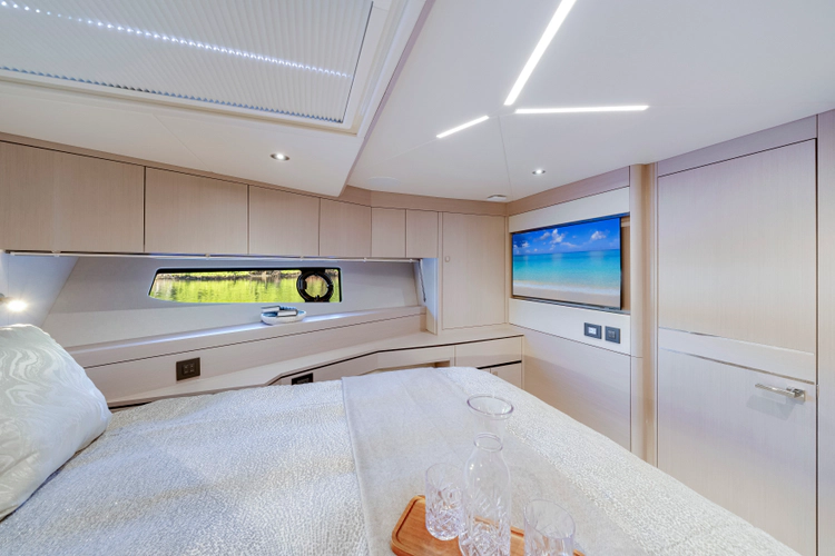 Manhattan 55 Yacht Photos Pics 