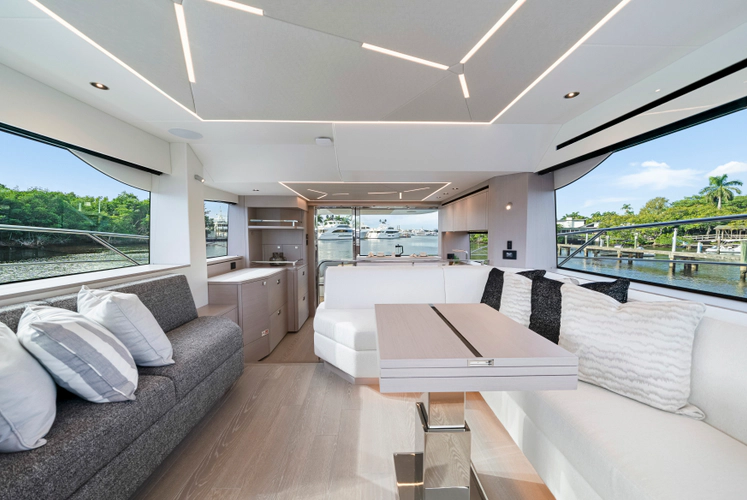 Manhattan 55 Yacht Photos Pics 