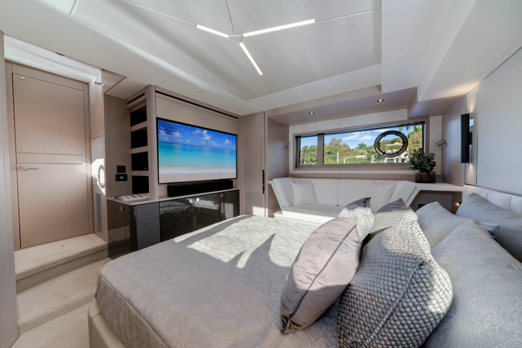 Manhattan 55 Yacht Photos Pics 