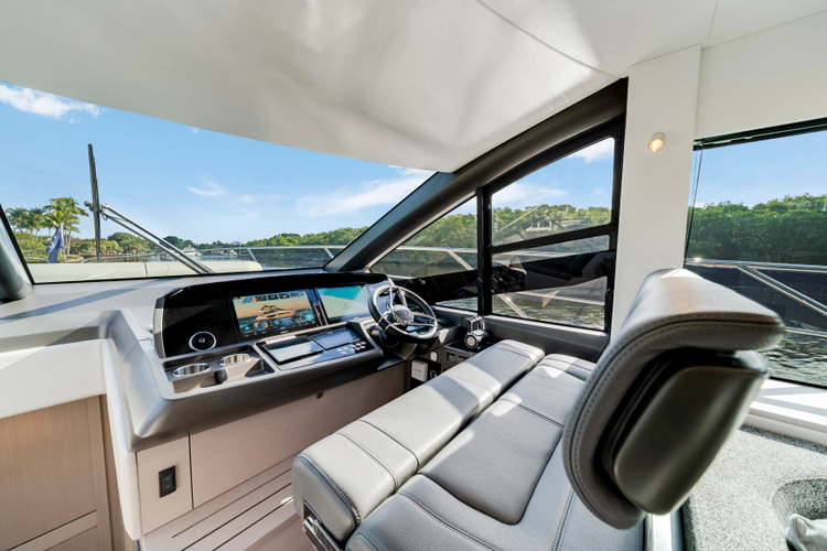 Manhattan 55 Yacht Photos Pics 