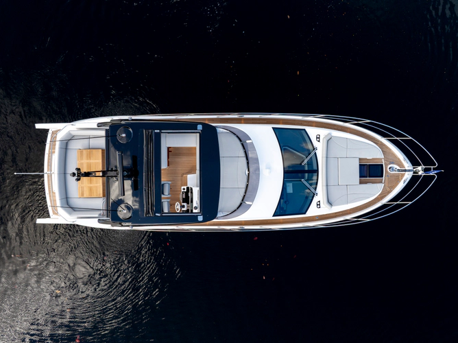 Manhattan 55 Yacht Photos Pics 