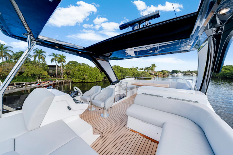 Manhattan 55 Yacht Photos Pics 