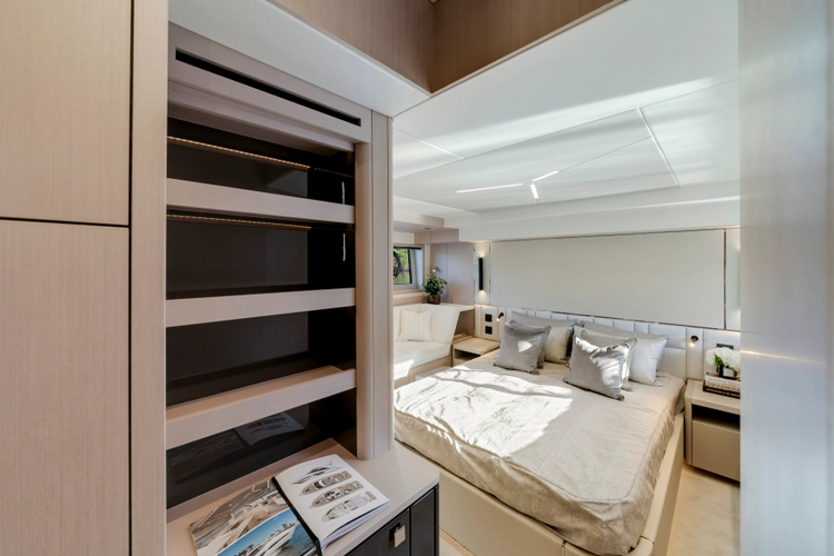 Manhattan 55 Yacht Photos Pics 