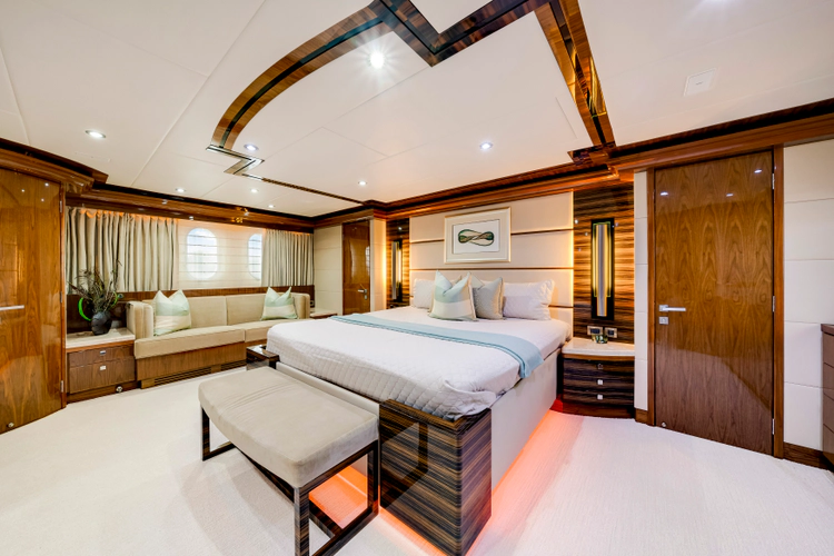 Mesmerize Yacht Photos Pics 