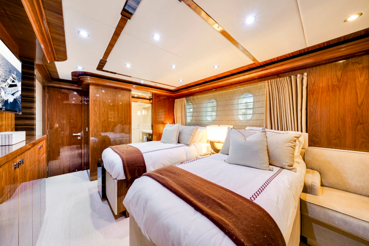 Mesmerize Yacht Photos Pics 