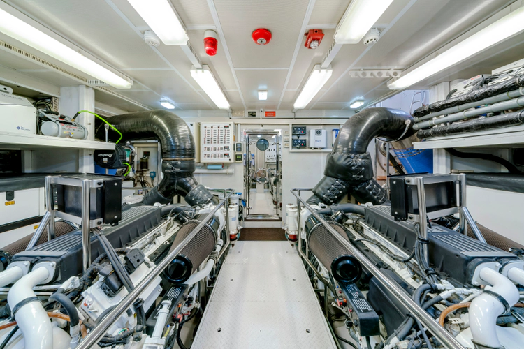 Mesmerize Yacht Photos Pics 