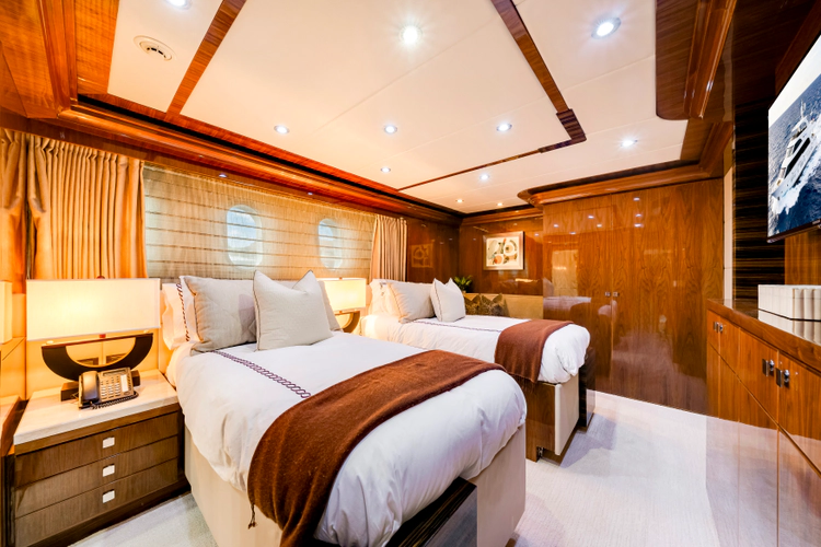 Mesmerize Yacht Photos Pics 