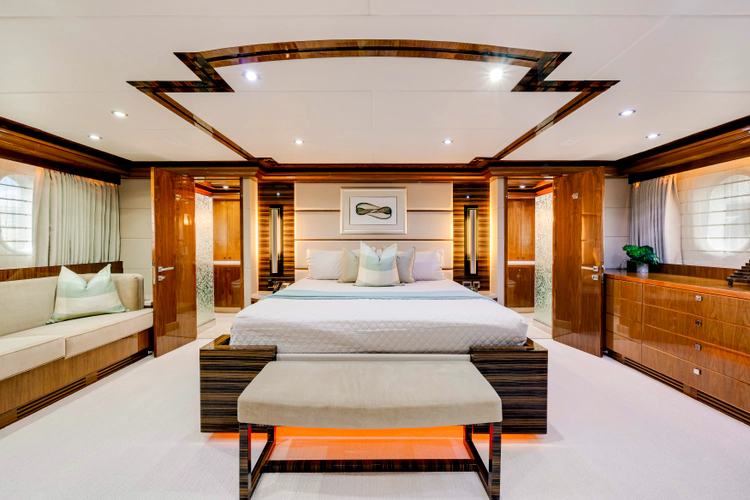 Mesmerize Yacht Photos Pics 