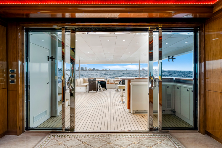 Mesmerize Yacht Photos Pics 