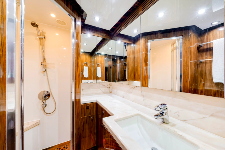 Mesmerize Yacht Photos Pics 