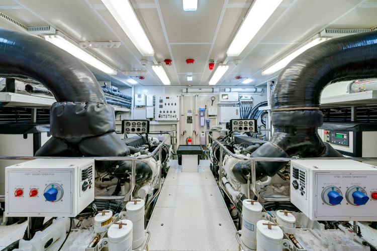 Mesmerize Yacht Photos Pics 