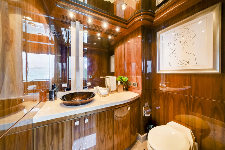 Mesmerize Yacht Photos Pics 