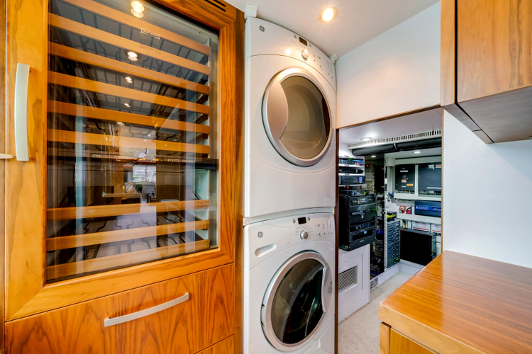 Mesmerize Yacht Photos Pics 