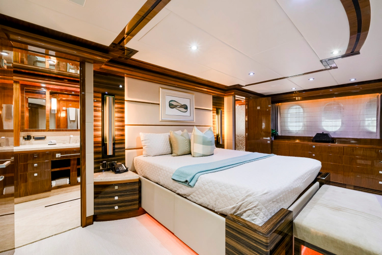 Mesmerize Yacht Photos Pics 