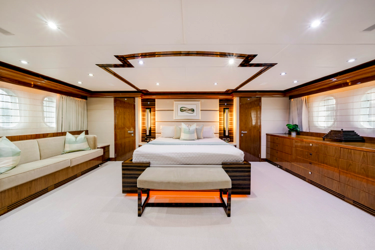 Mesmerize Yacht Photos Pics 