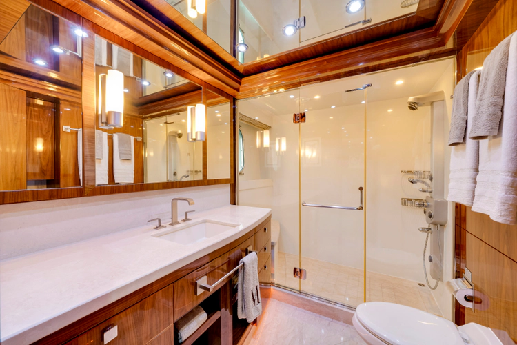 Mesmerize Yacht Photos Pics 