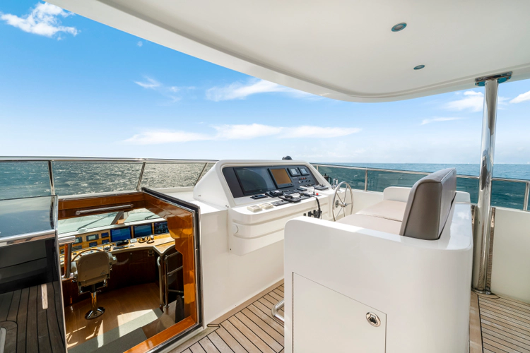 Mesmerize Yacht Photos Pics 