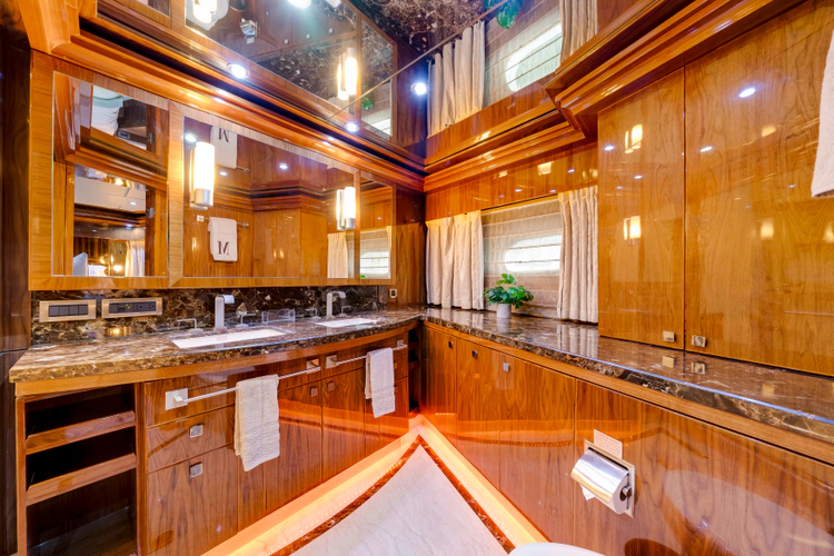 Mesmerize Yacht Photos Pics 