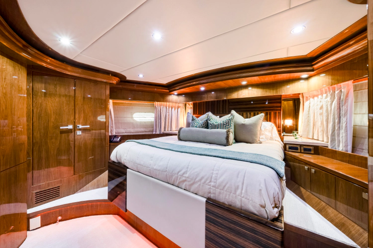 Mesmerize Yacht Photos Pics 