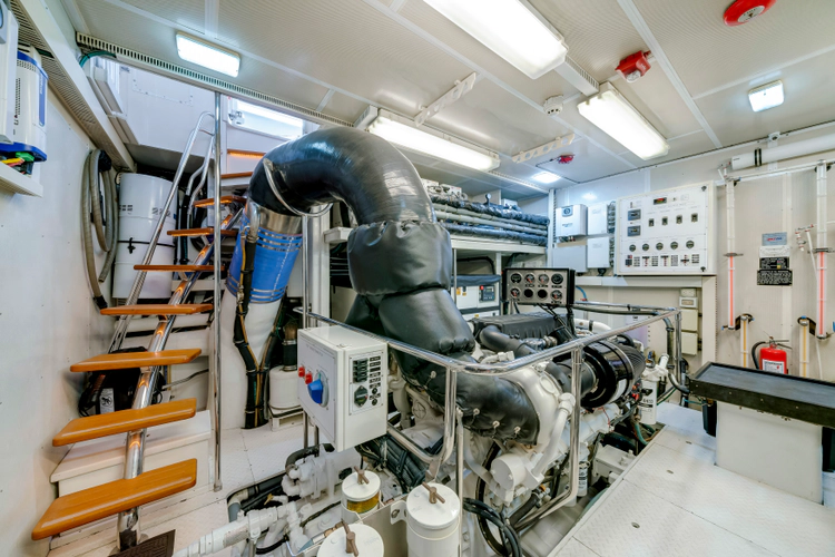 Mesmerize Yacht Photos Pics 