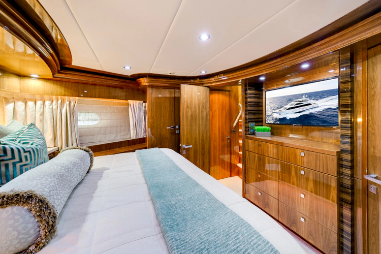 Mesmerize Yacht Photos Pics 