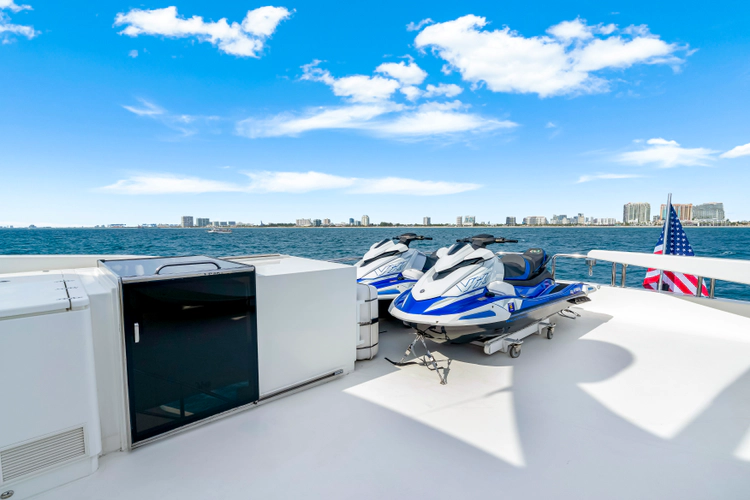 Mesmerize Yacht Photos Pics 