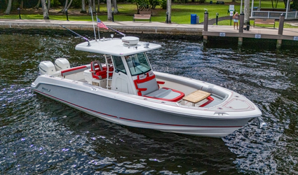 33' Boston Whaler 2018 Yacht For Sale