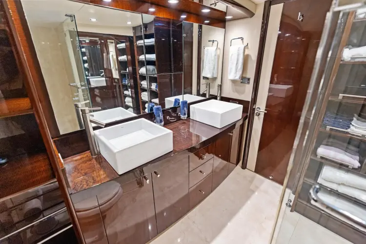 Liquid Asset Yacht Photos Pics 
