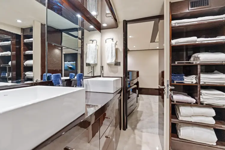 Liquid Asset Yacht Photos Pics 