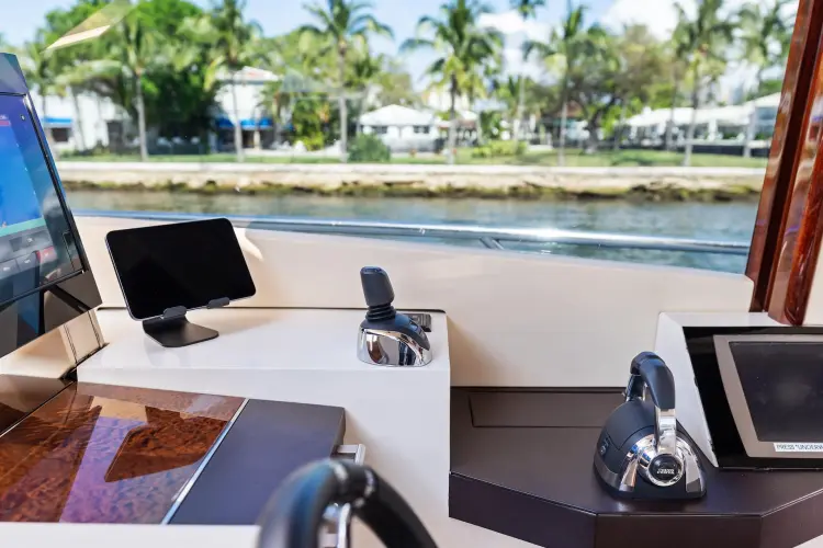 Liquid Asset Yacht Photos Pics 