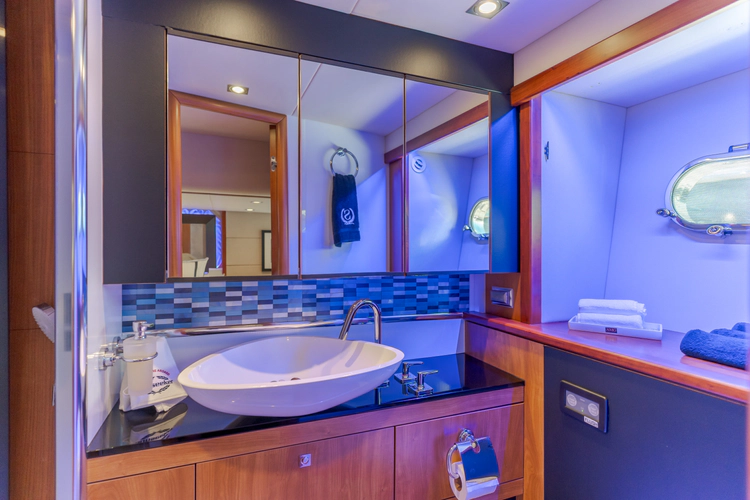 Seaesta Yacht Photos Pics 