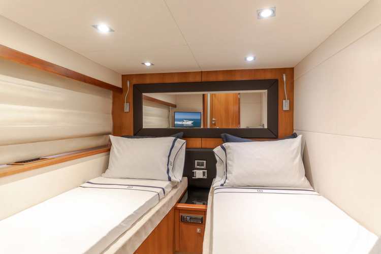 Seaesta Yacht Photos Pics 