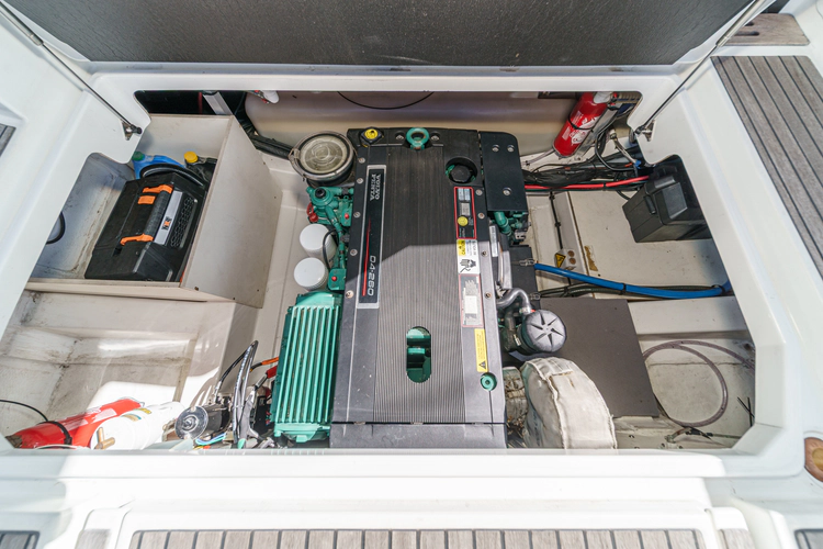 Chasing Daylight Yacht Photos Pics 