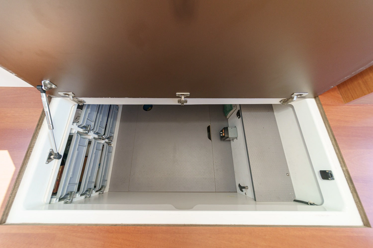 Chasing Daylight Yacht Photos Pics 